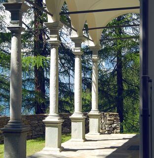 Säulen der Waldkapelle in Visperterminen