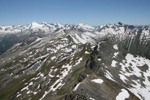 Gipfel Faltschonhorn mit Blick Richtung Schwarzhorn
