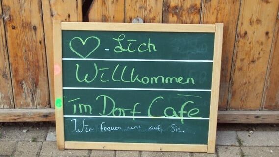 Willkommenstafel im Dorfcafé Alt Bleckenstedt