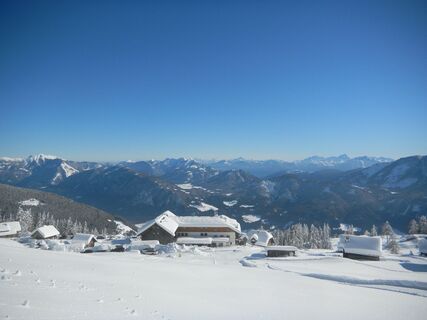 Verschneite Emberger Alm 