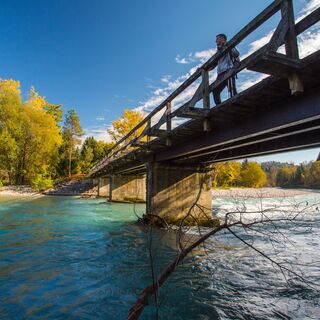 Brücke über den Fluss Sava Dolinka