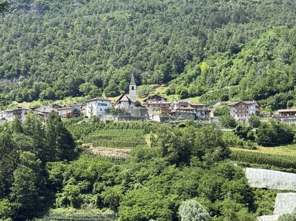 Fotografija s spletne strani Nadir De Nale na poti