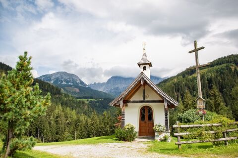 Die wunderschöne Kapelle beim Mandlberggut lädt zum Verweilen ein.