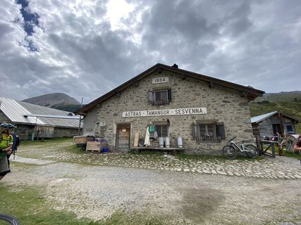 Fotografija s spletne strani Grossmann Esther na poti