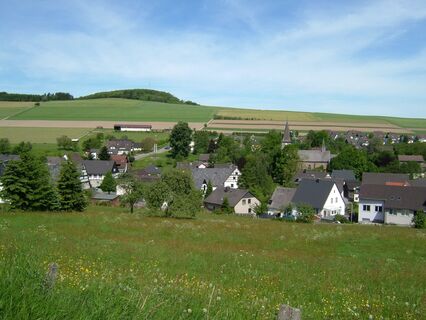 Blick auf Kirche in Endorf