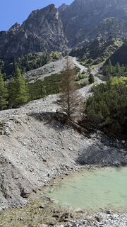 Fotografija s spletne strani Dedada-04 na poti