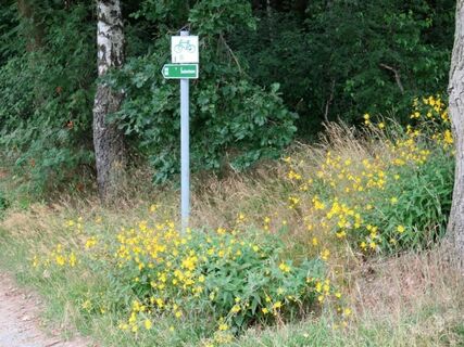 Hinweisschild am Wegesrand