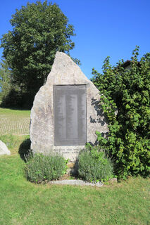 Zweiter Gedenkstein, Standort: Rotmooshalle