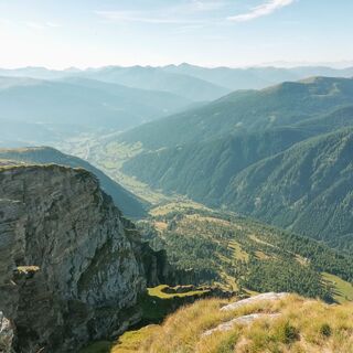 Blick vom Gipfelkreuz ins Katschtal