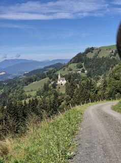Fotografija s spletne strani Moni Zollner na poti