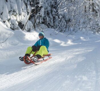 inzell-winter-leute-rodeln-aktiv07_ff