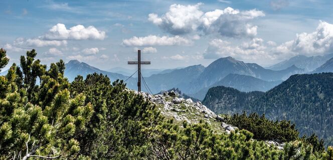 Gipfelkreuz mit blick in den NO