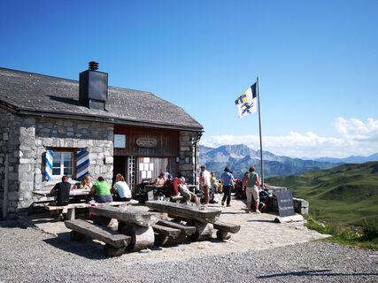 Rast in der Carschinahütte