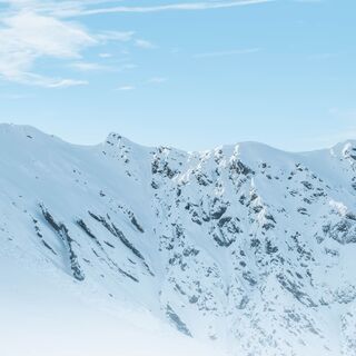 Blick von La Norma auf den verschneiten Belle Plinier