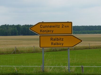 Zweisprachige Beschilderung