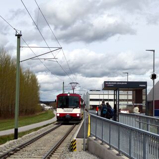 Mit der Lokalbahn S 1 zum Ausgangspunkt Oichtensiedlung.