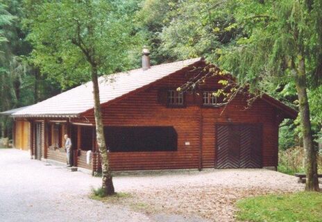 Staffelbacher Waldhütte mit Rastplatz
