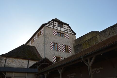 Burg Brattenstein mit Zehntscheune