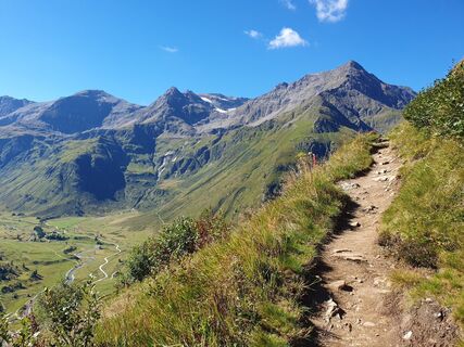Photo de Marie-Louise Kohn le long du parcours