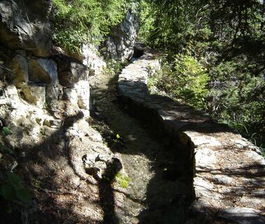 Wanderweg entlang der Suone, oder auch Bisse genannt (historischer Bewässerungskanal)