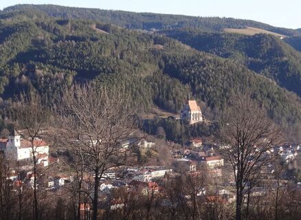Blick auf Kirchberg/Wechsel mit der Wolfgangskirche