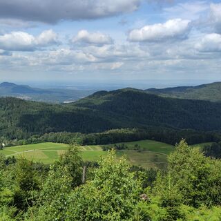 Von der Schweizerkopfhütte hat man Weitblicke bis in die französischen Vogesen