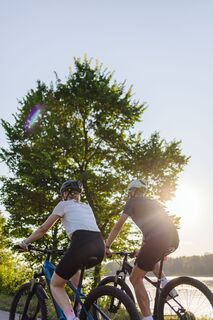 Biker entlang der Donau