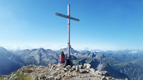 Alpine Hüttenwanderung Schadonagebiet