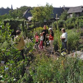 Kräutergarten am "Thüringer Wald - Kreativ Museum": Start der Rennsteig-Leiter Großbreitenbach