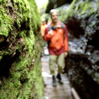 Wanderer unterwegs in der Drachenschlucht