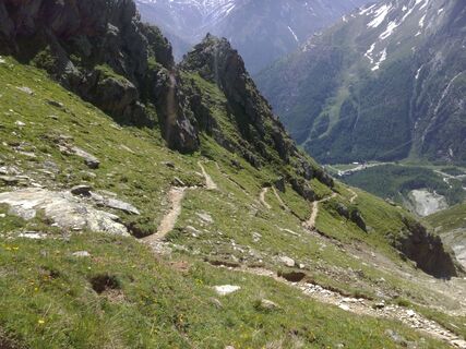 Weg vorbei am Unteren Distelhorn