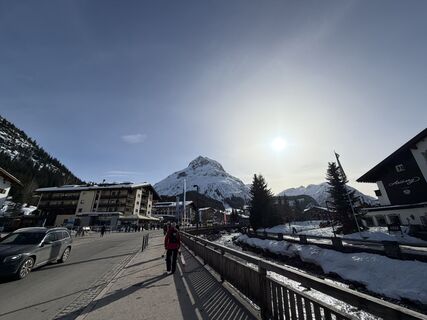 Fotografija s spletne strani Simon Tiburg na poti