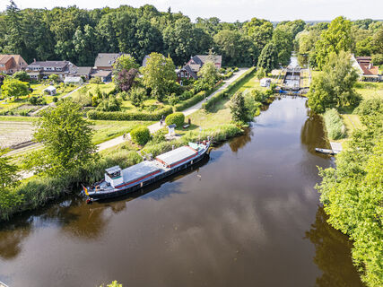Die Ilmenau in Bardowick mit Blick auf die Schleuse