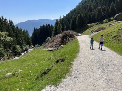 Fotografija s spletne strani MM1893 na poti