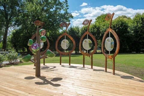 Hirschbirn hirsch´n: Infostation im Schlosspark Pöllau in der Oststeiermark