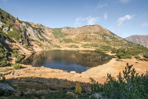 Der Untere Klaftersee - einer von mehreren Bergseen entlang der Tour