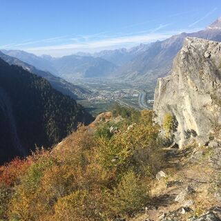 Blick auf die Rhone-Ebene vom Weg nach Isérables