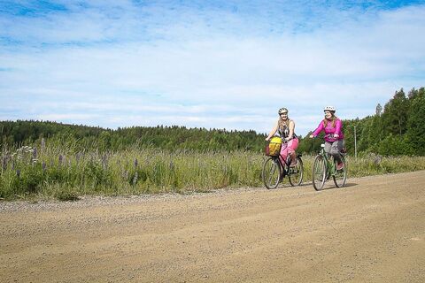 Radfahren auf dem Land in Jämsä