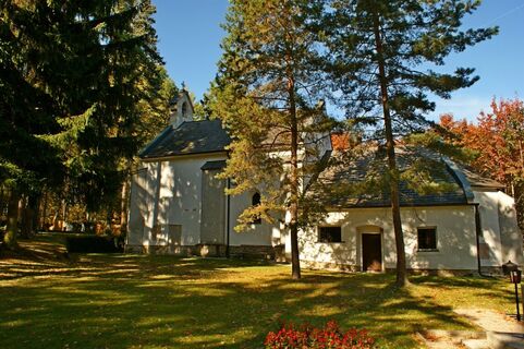 Ulrichskirche und Gläserner Kreuzweg