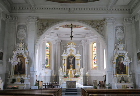 Innenraum der Pfarrkirche St. Zeno