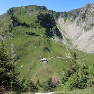 Blick auf Chueharnisch - Gipfelwanderung Schafharnisch