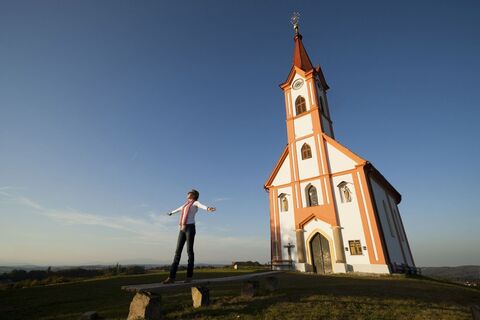 Kapelle Glojach mit Ausblick in die Region