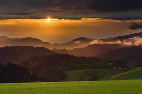 Ausblick mit Sonnenuntergang Hohlen Graben
