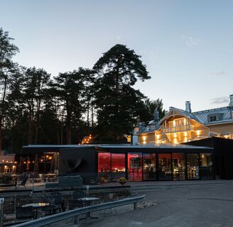 Sommercafé-Restaurant am Ufer des Päijänne-Sees