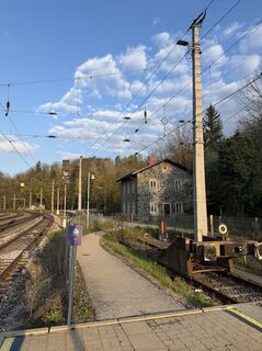 Vom Bahnsteig 2/3 direkt zur Geyerhofstraße