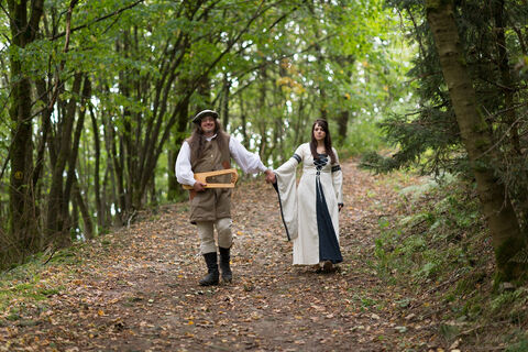 Drosselbart mit Prinzessin im Wald