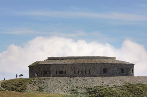 Die Festung Ronce vom Mont-Cenis-Pass aus