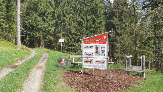 0.9 km Feuerwehrknoten-Infotafel bei den Viehbergliften