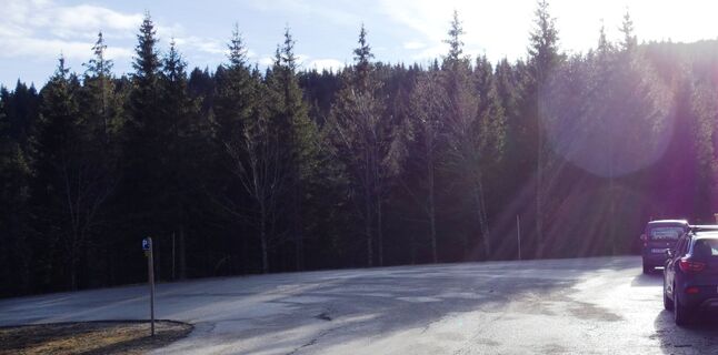 Rechts rein und außerhalb Jhtt. Köstler vorbei