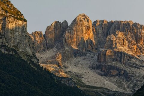 Morgendämmerung über den Brenta-Dolomiten